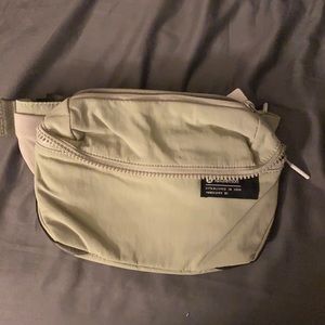 Lululemon - Clean Lines Belt Bag
